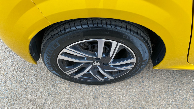 Peugeot 208 1.2 PureTech 100 Allure Premium + 5dr Petrol Hatchback